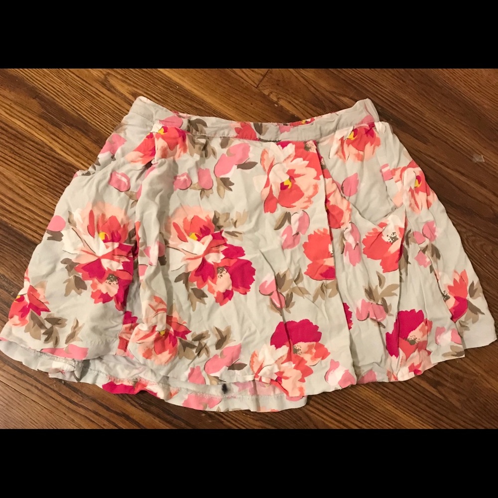 Old Navy floral patterned skirt